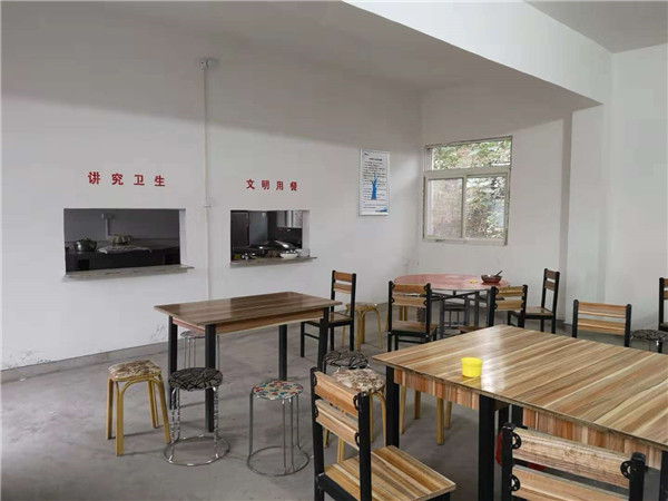 新增建(jiàn)的職工餐廳(ting)