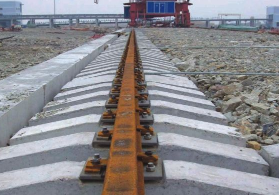 混凝土橋梁(liáng)的施工中，選(xuan)擇現澆還是(shi)預制的依據(ju)是什麼呢？