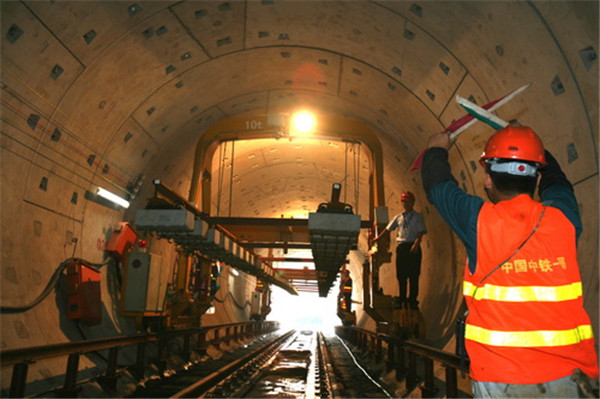 公(gong)司生産的短軌(guǐ)枕産品用于西(xi)安地鐵二号線(xian)全段工程