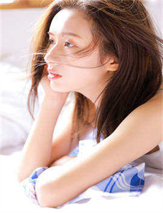 玩高中女同桌肉色短丝袜脚文